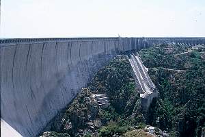 Almendra Dam